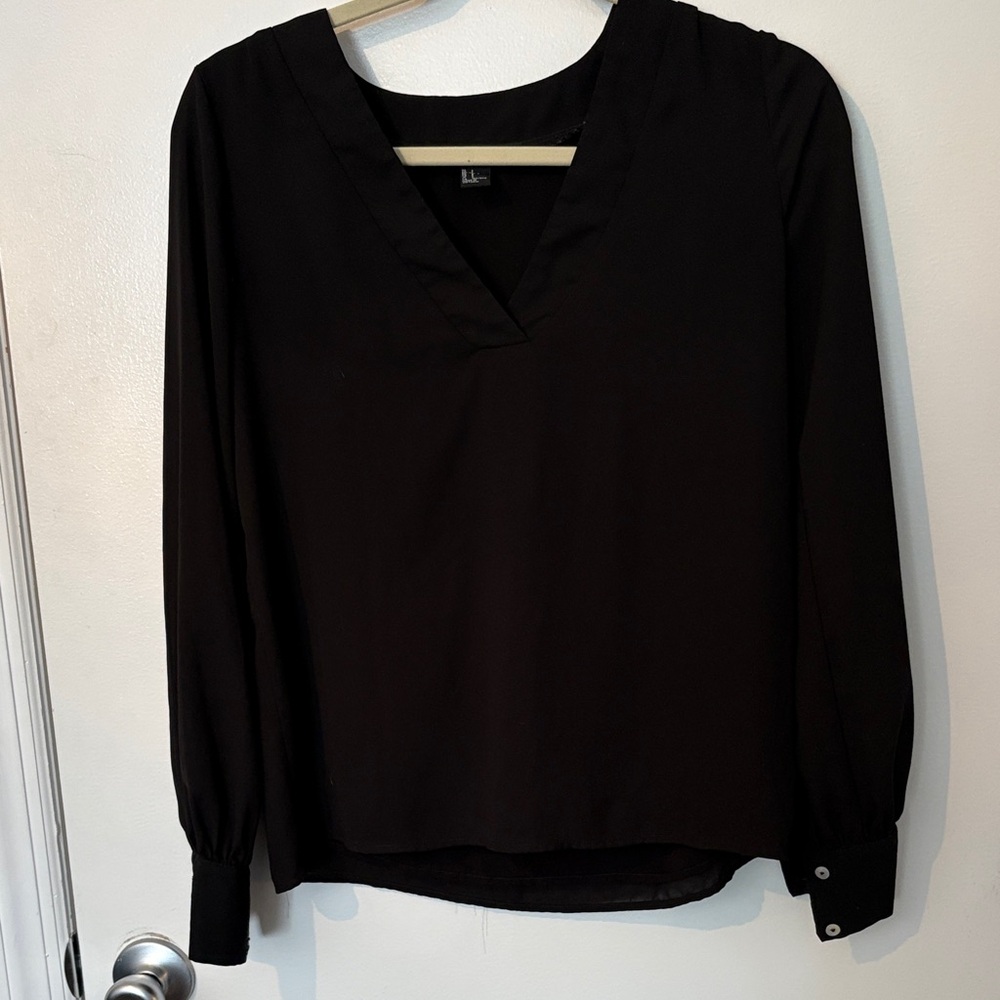 Forever 21 Black V-Neck Long Sleeve Blouse